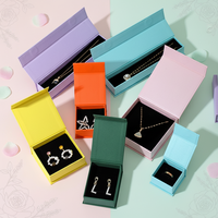 Boîtes rigides personnalisées en forme de livre pour l'emballage de bijoux, en carton avec doublure en éponge, fermeture magnétique, gaufrage, logo recyclable