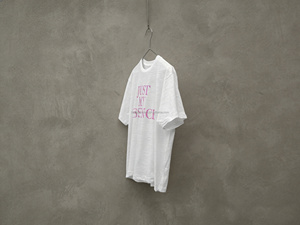 เสื้อยืดโอเวอร์ไซส์คอกลมแขนสั้น HG OEM รุ่นพื้นฐานสำหรับผู้ชาย พิมพ์โลโก้ตามสั่ง สไตล์วินเทจ ลุคซักยีนส์ น้ำหนักเบา ดีไซน์ขาดๆ - Product Image 3