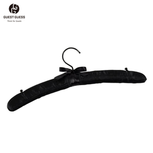 Perchas personalizadas de madera maciza para hotel de lujo, uso de invitados masculinos negros para ropa, armario y baño - Product Image 3