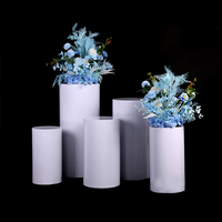 Support acrylique de piédestal de cylindre pour la table ronde blanche de dessert de partie pour la fête de mariage