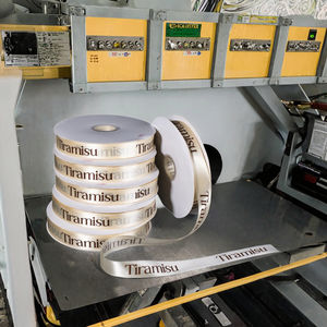 Cinta de Satén de Poliéster Brillante y Duradera de 2.5CM*100Y con Caja de Tiramisú para Contenedor de Pastel de Tiramisú - Product Image 3