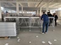 Scène mobile de concert de théâtre en aluminium de couleur argentée de compétition en plein air à haute capacité de charge avec une hauteur de 0,8 à 1,2 m