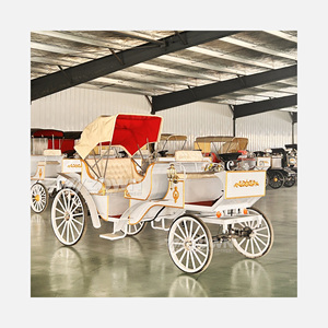 Carruaje eléctrico blanco con interior rojo y detalles dorados, vehículo de transporte para bodas - Product Image 1