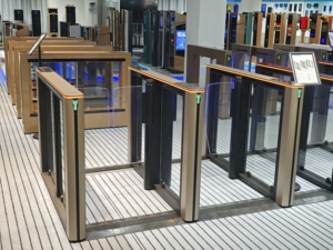 Torniquete de Seguridad KMS con Escáner de Código QR, Barrera de Control de Acceso para Entrada de Edificios Comerciales y Torres de Oficinas - Product Image 5