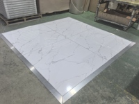 Plancher de danse portable luxueux en contreplaqué marbré brillant/mat noir et blanc sans joint pour décorations de mariage et événements