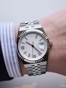 2025 Reloj mecánico de gama alta más vendido con correa de acero, patrón de panal y calendario para hombres de negocios - Product Image 2