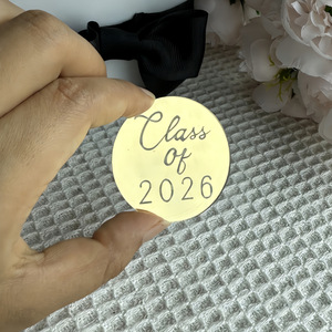 Décorations de gâteau en acrylique « Miel et Douceur » 2026 pour la saison des diplômes – Plaques rondes pour gâteaux de remise de diplôme - Product Image 3