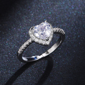 Anello di cristallo a forma di cuore per donna, accessori romantici ed eleganti per regali quotidiani - Product Image 2