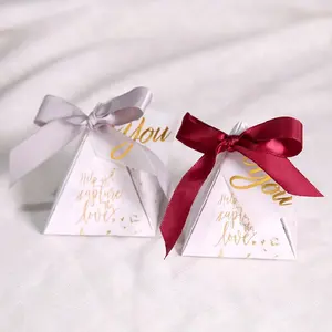 Chinesische Hersteller Yiwu Online Hot Sale Ordner Yiwu Lieferanten Hochzeit begünstigt Marmor Design leere Pyramide Tür Geschenk Candy Box