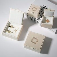 Boîte de rangement à bijoux rectangulaire en papier, style livre, personnalisable avec logo OEM, avec couvercle magnétique, pour bracelets, bagues et colliers
