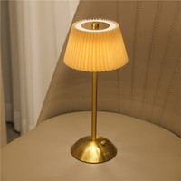 Lampe de table moderne à LED en tissu plissé et métal, lumière d'ambiance à intensité variable pour salon, chambre à coucher, restaurant