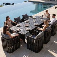 Ensemble de salle à manger d'extérieur en teck noir série Atoll YORLLA, mobilier de patio pour resort, chaise à lattes verticales