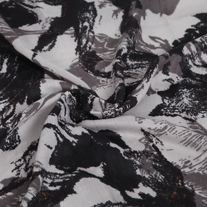 Pañuelo Floral Abstracto con Tinta para Mujer, Chal Retro con Diseño de Capullo de Flor en Acuarela, Suave, Ligero, Largo, Estampado y con Flecos - Product Image 4