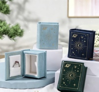 Boîte à bagues de style européen vintage inspirée d'Instagram, en forme de livre, en cuir PU haut de gamme, avec couvercle à rabat et fermeture magnétique