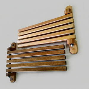 Porte-manteau mural en bois pliable avec barres horizontales pour vêtements et accessoires, idéal pour l'intérieur et le bureau - Product Image 1