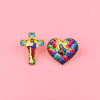 Broches et badges religieux personnalisés en émail, en verre teinté, avec motifs croix, cœur, Vierge Marie, Jésus, pour la vente en gros