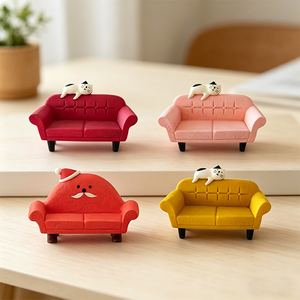 Graziosa Decorazione per Divano a Forma di Gatto in Resina - Design a Piramide con Cuore per Casa e Ufficio - Regalo per Decorazione Veicoli - Product Image 1