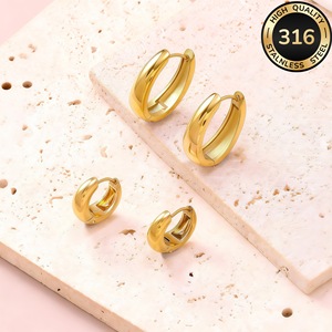 Deux paires de boucles d'oreilles en forme de goutte irrégulières en acier titane plaqué or, boucles d'oreilles géométriques polies miroir, style ins - Product Image 6