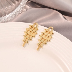 Boucles d'oreilles clous minimalistes en argent 925 plaqué or, style tendance, longues et polyvalentes, accessoires de mode, cadeau d'anniversaire - Product Image 5