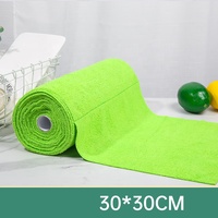 Mikrofiber pada gulungan robek handuk pembersih kain yang dapat digunakan kembali dan dicuci untuk garasi rumah mobil atau dapur