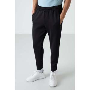 Pantalones deportivos negros Barton para hombre, mezcla de algodón, cintura elástica, cordón ajustable, bolsillos. Deportes y Ropa Casual. Modelo 84952. - Product Image 1