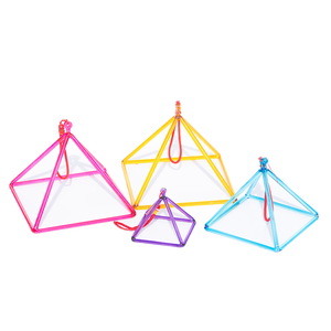 Accessoire d'instrument de musique de pyramides de guérison sonores en cristal coloré <span class=keywords><strong>pour</strong></span> la <span class=keywords><strong>méditation</strong></span> et les pyramides chantantes - Product Image 1