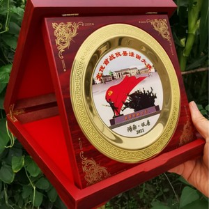 แผ่นโลหะทองเหลืองที่ระลึกพร้อมกล่องไม้ รางวัลทหารผ่านศึกเกษียณอายุ ปี 2021 โลโก้แบบกำหนดเอง - Product Image 2