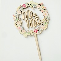 Nouvelle Arrivée Décoration de Gâteau de Mariage Ins Topper de Gâteau en Bois Mr & Mme avec Fleurs pour Fournitures de Fête de la Saint-Valentin