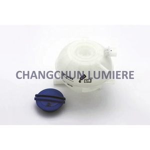 Réservoir d'expansion de liquide de refroidissement pour Audi A3 Q3 VW Caddy Golf Jetta Passat B6 Tiguan 1K0121407 1K0121407A 1K0121407F - Product Image 2