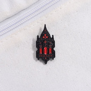 Nuevo Pin de Esmalte Duro con Diseño de <span class=keywords><strong>Iglesia</strong></span> Mágica, Insignia Metálica con Forma de Linterna de <span class=keywords><strong>Casa</strong></span> Misteriosa Gótica, Broche para Mochila, Ropa, Joyería, Pin de Solapa, Regalo - Product Image 1