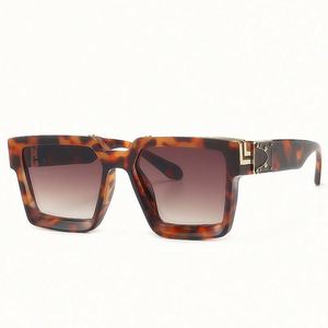 Lunettes de soleil carrées à grande monture tendance avec logo personnalisé, protection UV400, pour hommes et femmes - Product Image 4