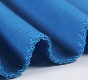 Set Regalo Personalizzato con Logo, Coperta in Pile Polare Arrotolabile Promozionale, Produzione Cinese - Product Image 4