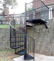 Escalier en colimaçon au design moderne en promotion pour appartements, villas et maisons - Escalier circulaire intérieur en acier et bois pour grenier