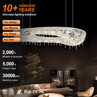 Fournisseur professionnel de luminaires suspendus LED longs personnalisables, taille sur mesure, pour villa, salon, escalier, en fer et cristal.