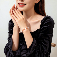 Bracelet chaîne et maillons HECATE en cuivre plaqué or 18 carats avec perles d'eau douce de 5 mm presque rondes pour femmes