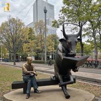 Gran oferta, decoración al aire libre, estatua de Arte de Metal, libro de lectura de bronce, escultura de toro y hombre sentado