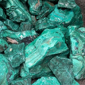 1 pièce Pierre brute de malachite verte naturelle du Zambie, semi-précieuse, de haute qualité pour la guérison et le Reiki - Vente chaude - Product Image 2