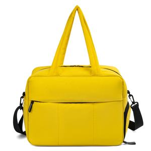 Borsa da Viaggio Weekender per Donne, Borsa Tote Imbottita, Borsone da Trasporto con Scomparto per Scarpe, Colore Cammello Chiaro - Product Image 1