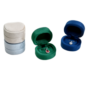 Boîte à collier en velours uni avec fermeture à pression en forme de D Taimy, personnalisable avec logo, pour emballage cadeau et rangement de bijoux pour les magasins de détail - Product Image 1