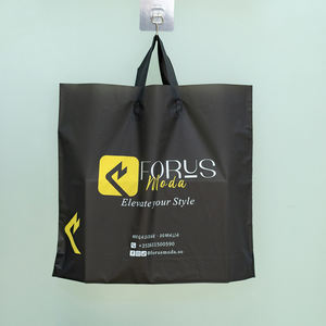 Bolsas de Plástico Negras Translúcidas Resistentes al Agua y a las Roturas con Asa, Bolsas de Compras Personalizadas para Camisetas y Jeans con Logotipo Impreso - Product Image 3