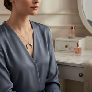 Colgante de luna con diseño de claxon, Plata de Ley 925, joyería hecha a mano elegante y a la moda - Product Image 3