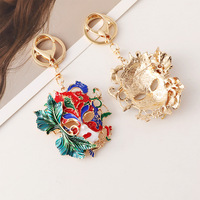 Vintage plaqué or huile dégoulinant feuille masque broche voiture porte-clés coloré émail danse masque breloque porte-clés pour cadeau
