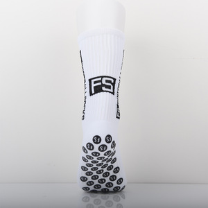 Produits Tendances 2026 Nouveautés Chaussettes de football antidérapantes rouges Chaussettes noires élégantes pour la course et le quotidien Lots en gros - Product Image 3