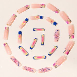Uñas postizas francesas largas con diseño de rayas degradadas, flores 3D y cuentas de acero, uñas a presión desmontables para manicura festiva. - Product Image 3