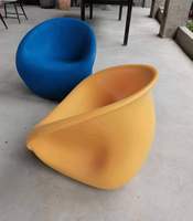 Table ronde et 4 chaises de jardin en ciment GRC moderne pour l'extérieur