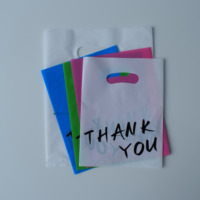 Sac cadeau en plastique à poignée découpée, multi-tailles, avec dessus ovale, impression personnalisée, conception thermoscellée