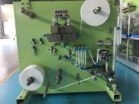 CE-zertifizierte voll automatische Baby windel maschine Neuer Zustand Hergestellt in Indien mit Holz zellstoff als Rohmaterial