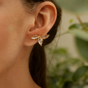 ต่างหูรูปปีกผีเสื้อ ชุบทอง 18k ประดับเพชรซิร์คอน ดีไซน์รูปทรงเรขาคณิต รูปสัตว์ เครื่องประดับแฟชั่น - Product Image 1