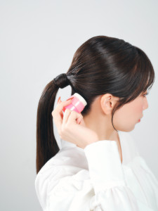 Cire coiffante de luxe en stick pour le contrôle des frisottis et des mèches rebelles des perruques, fini léger - Product Image 6