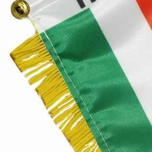 ธงสามเหลี่ยมอิตาลีพิมพ์ลายดิจิทัลบนผ้าโพลีเอสเตอร์และพลาสติก สำหรับติดกระจกมองหลังรถยนต์และตกแต่งบ้าน พร้อมโลโก้สั่งทำ - Product Image 4